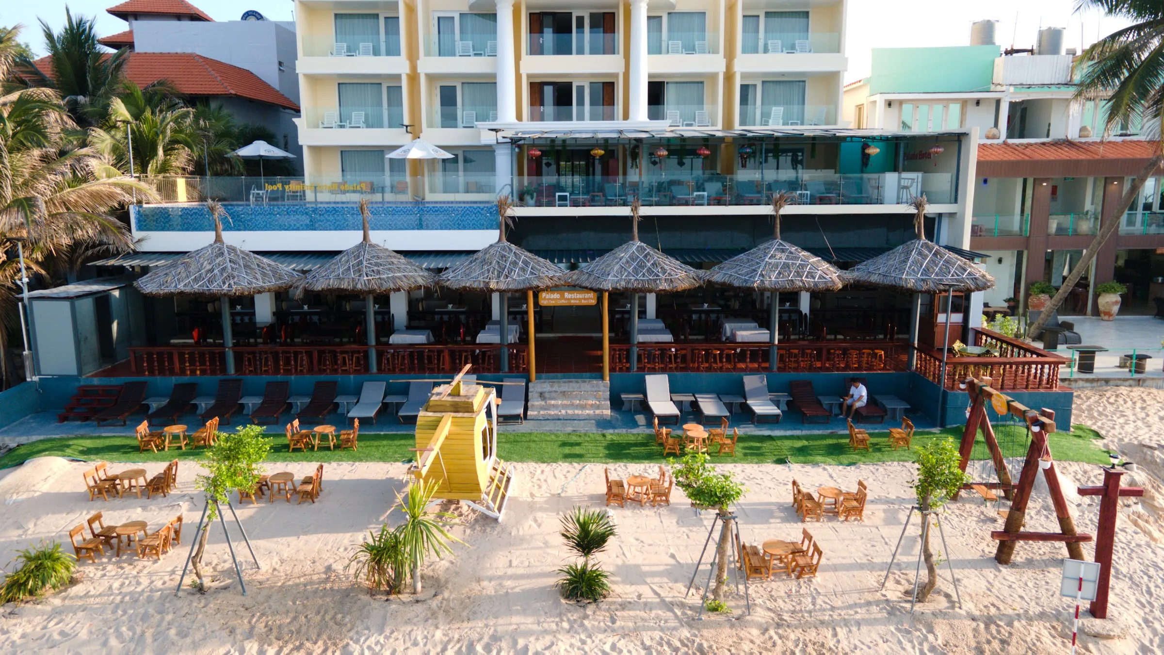 Palado Hotel bên bãi biển Mũi Né