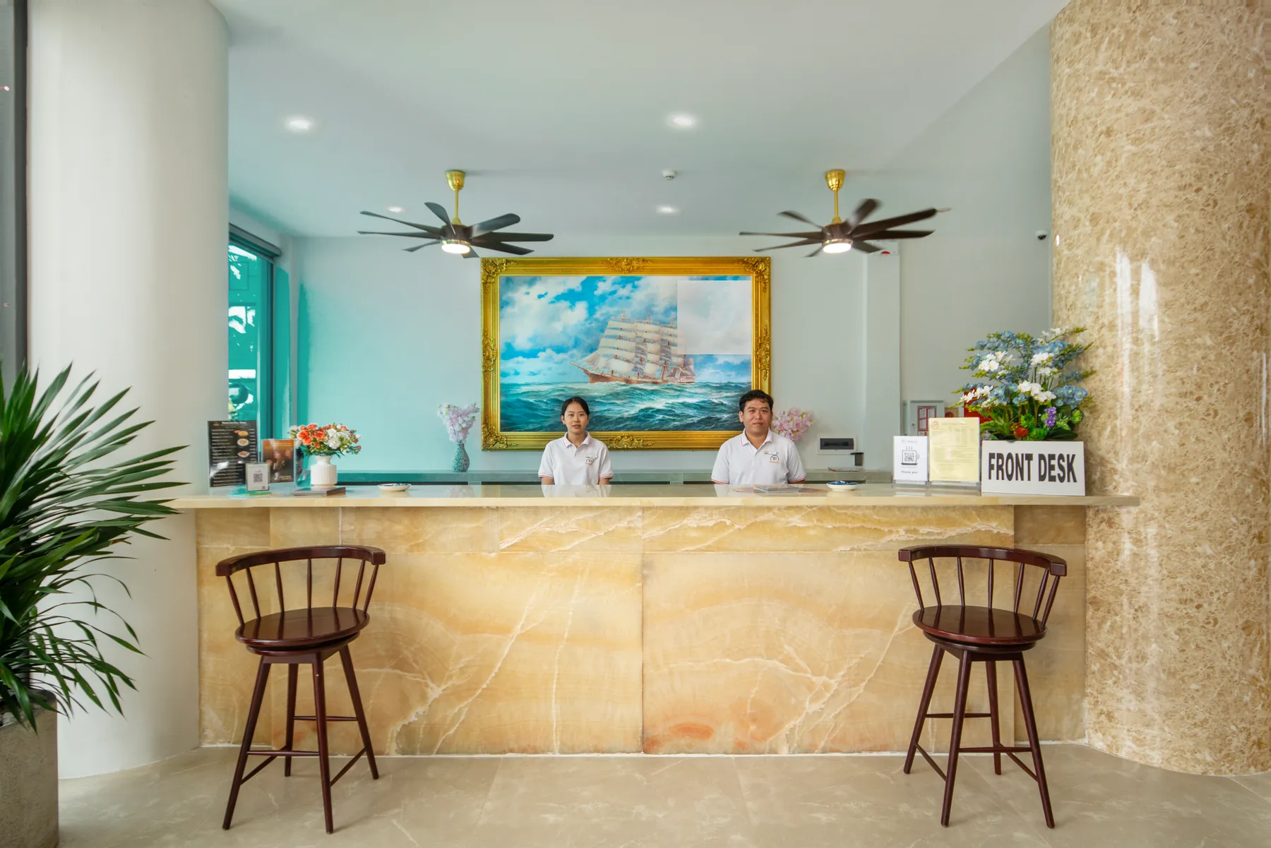 Lễ tân Palado Hotel